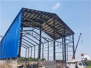 ಲೋಹದ ಗ್ಯಾರೇಜ್ ಕಾರ್ಯಾಗಾರ